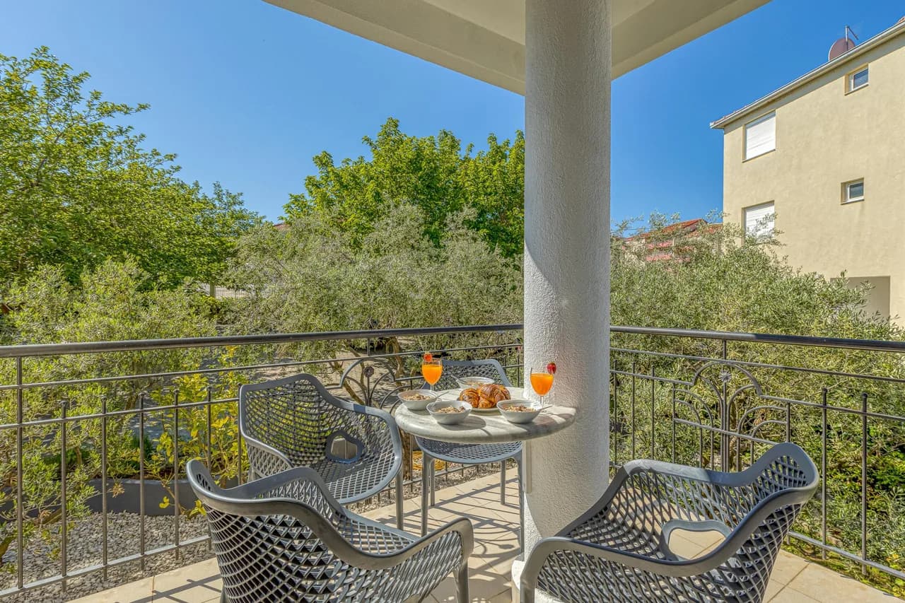 Apartment Tonka 220m from the beach