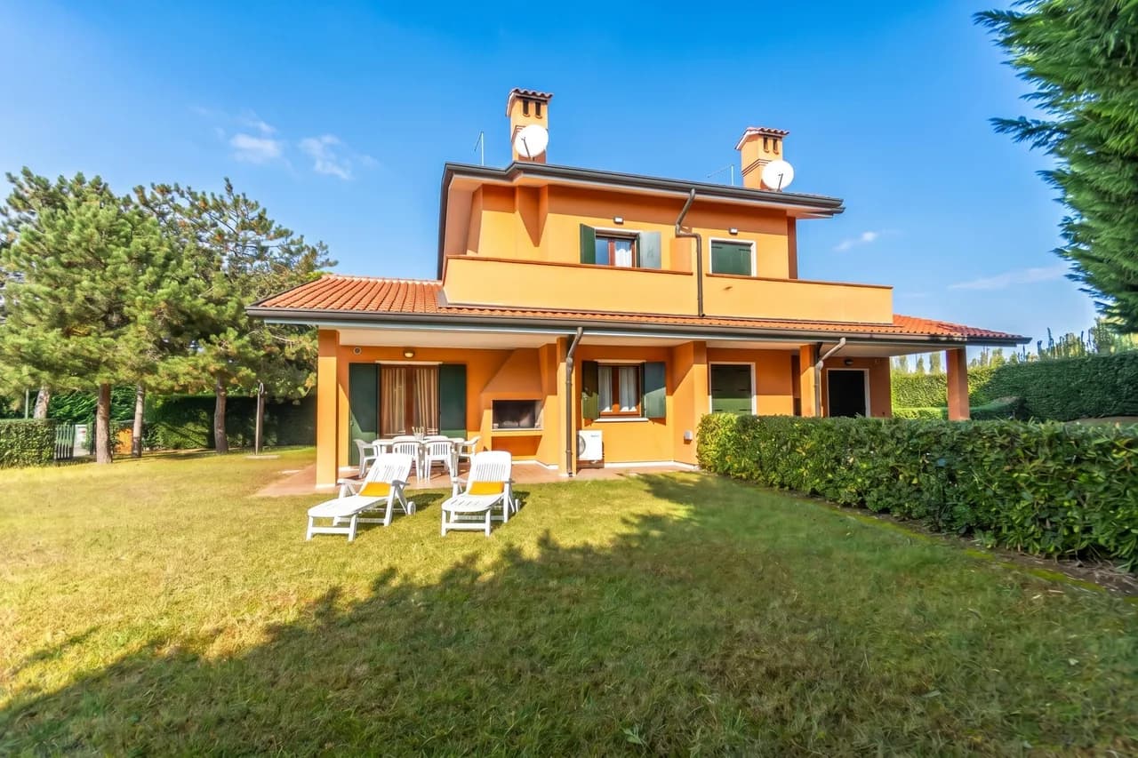 Coastal Retreat Vacation Home in Isola di Albarella photo 2