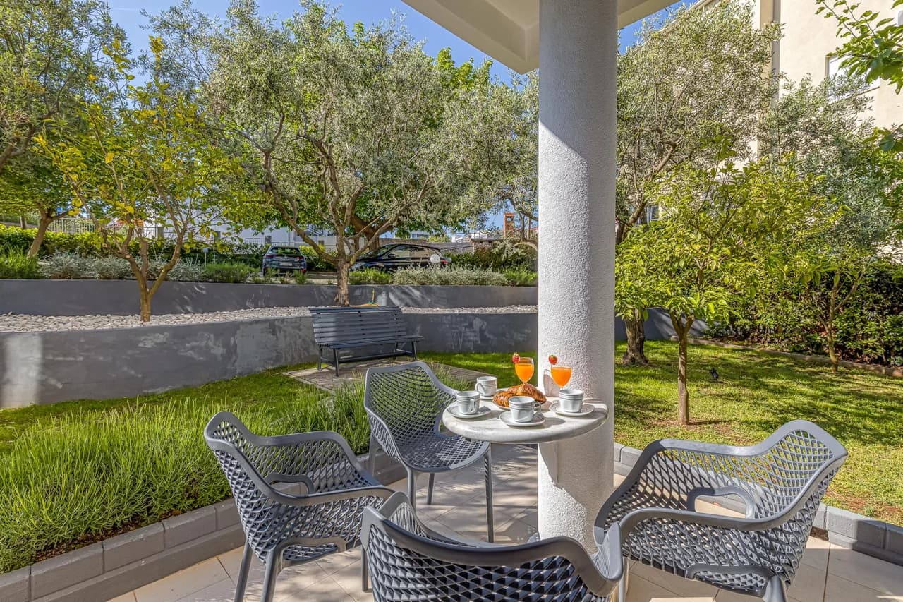 Apartment Angie 220m from the beach