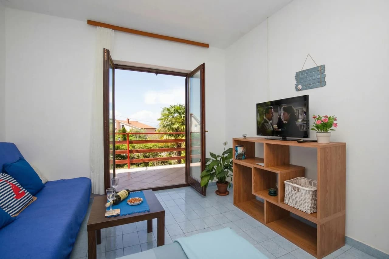 Beachfront Apartment with Private Parking in Malinska photo 3