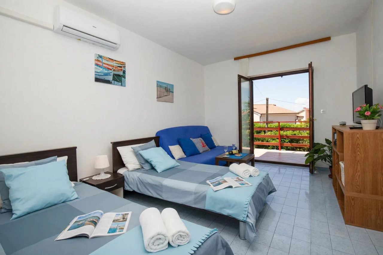 Beachfront Apartment with Private Parking in Malinska photo 5