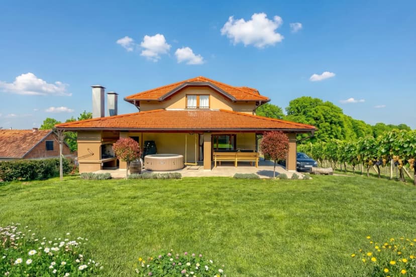 Vineyard Estate w/ Hot Tub Near Varaždin