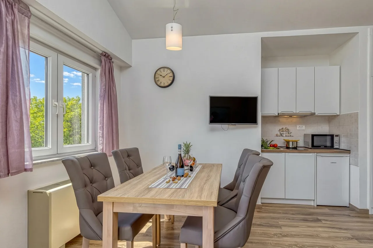 Beachside Apartment in Okrug Gornji, Split-Dalmatia, Croatia photo 4