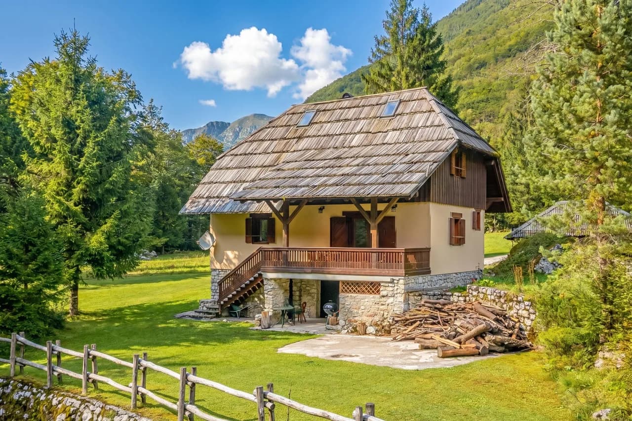 Lakeside Luxury Chalet in Soča Valley