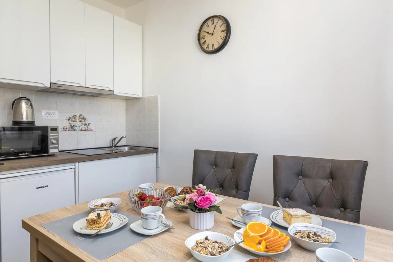Charming Coastal Apartment in Okrug Gornji photo 5