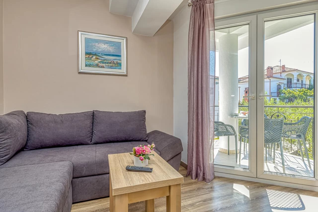 Apartment Ela 220m from the beach