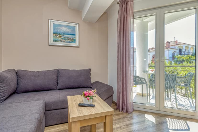 Apartment Ela 220m from the beach