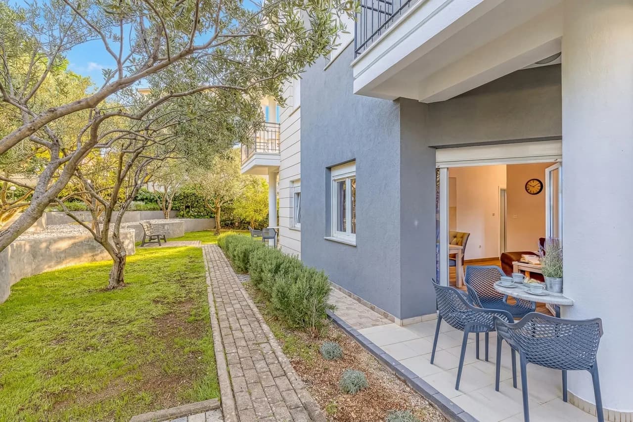Coastal Retreat Apartment in Okrug Gornji photo 2
