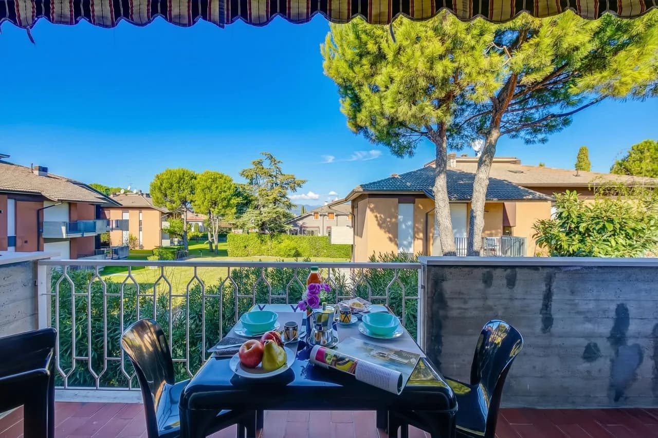 Villa Fiorita - Apt 4 - Mimosa near lake, shops & AC