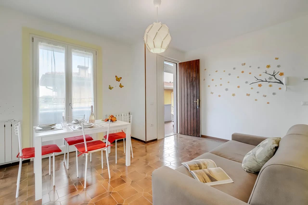 Villa Fiorita - Apt 4 - Mimosa near lake, shops & AC photo 4