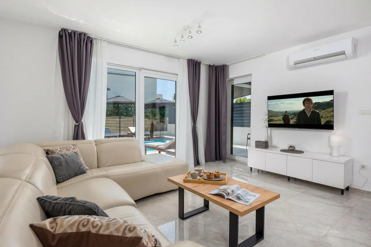 Modern Vacation Home with Pool in Primorje-Gorski Kotar photo 5