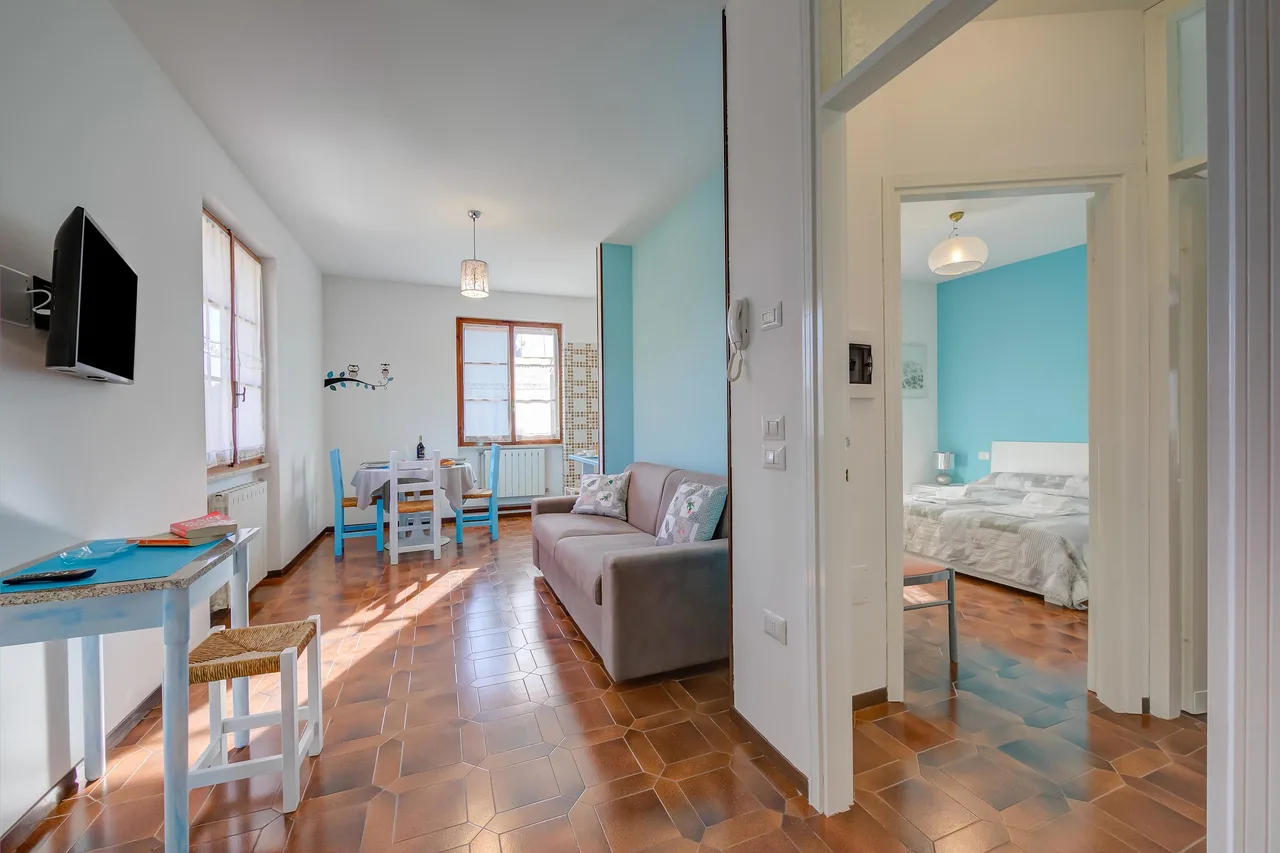 Villa Fiorita - Apt 3 - Ortensia near lake, shops & AC photo 2