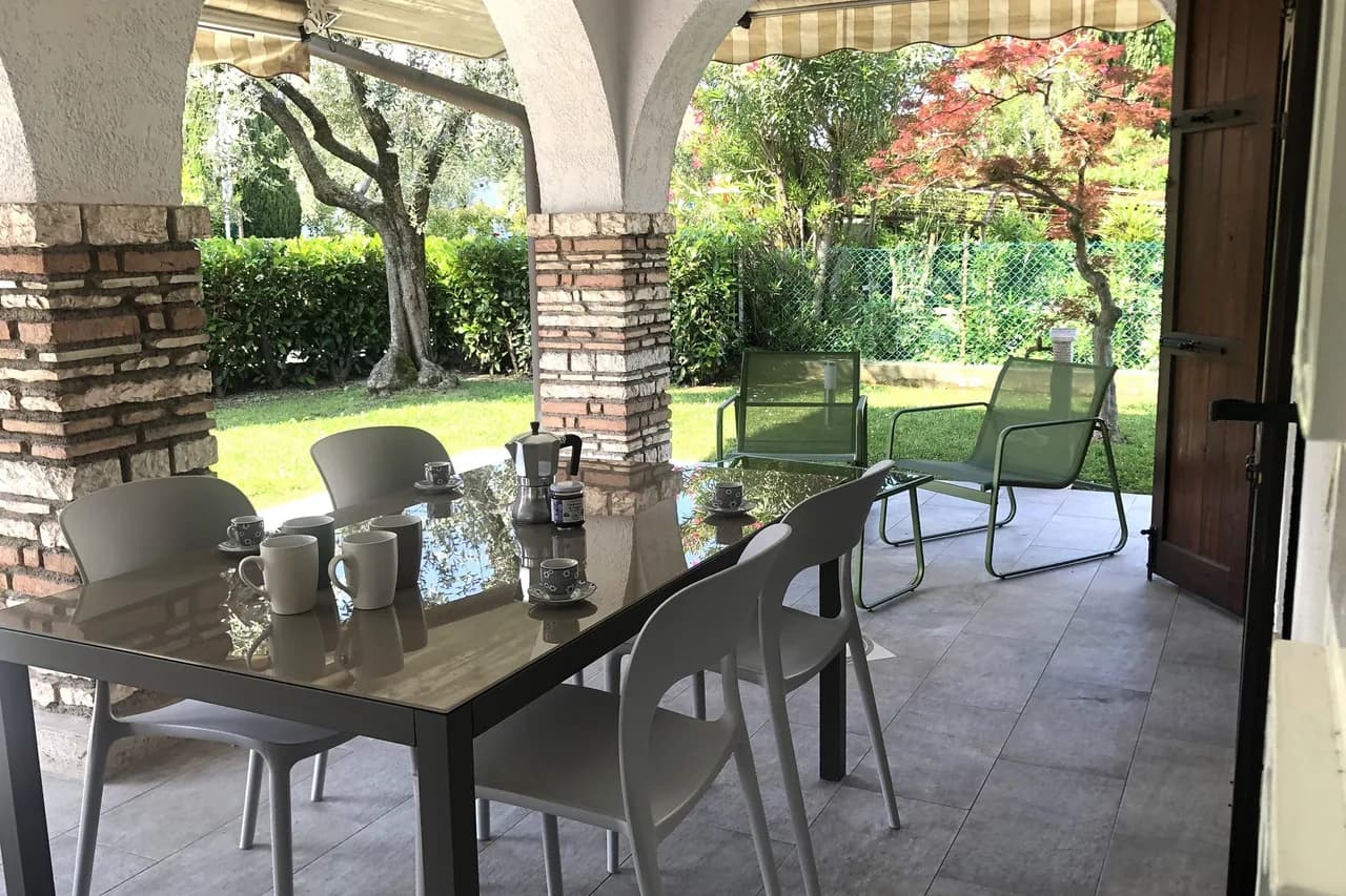 Villa Fiorita - Apt 1 - Violetta near lake, shops & AC photo 2