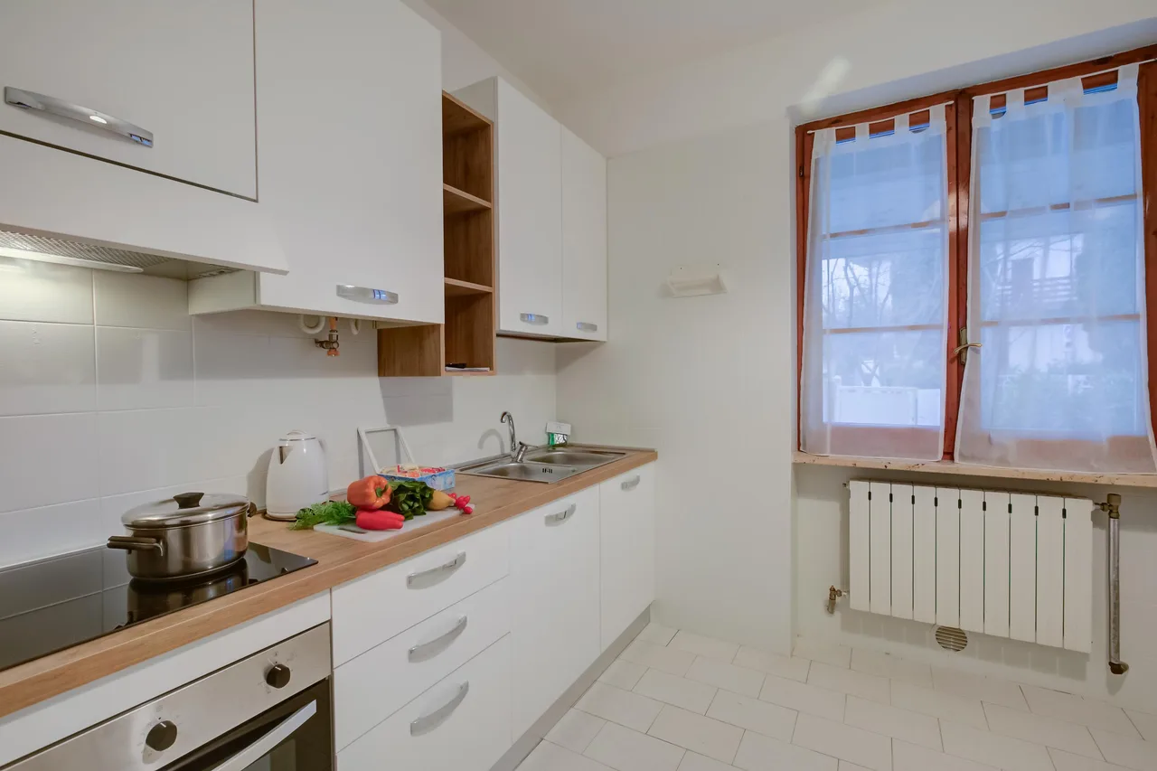 Villa Fiorita - Apt 1 - Violetta near lake, shops & AC photo 5
