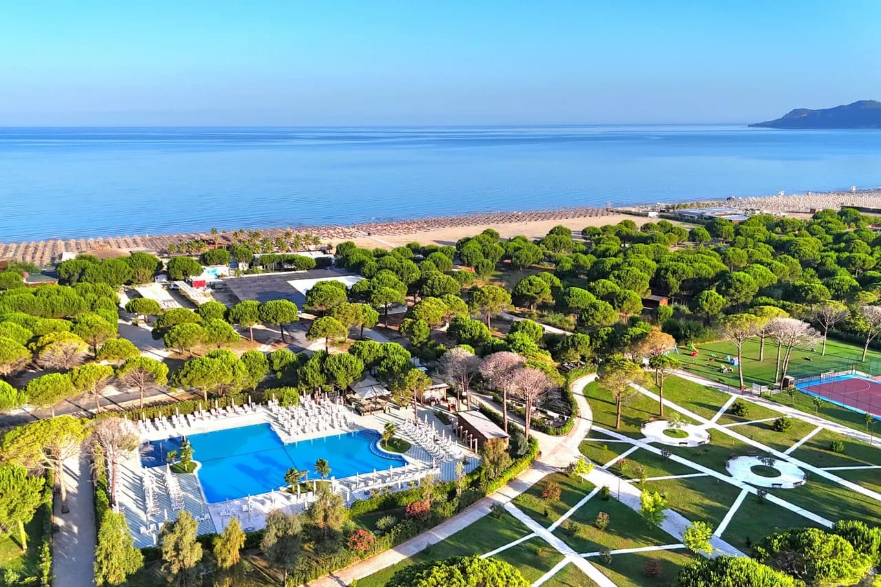 Beachfront Luxury Villa in Lalzit Bay