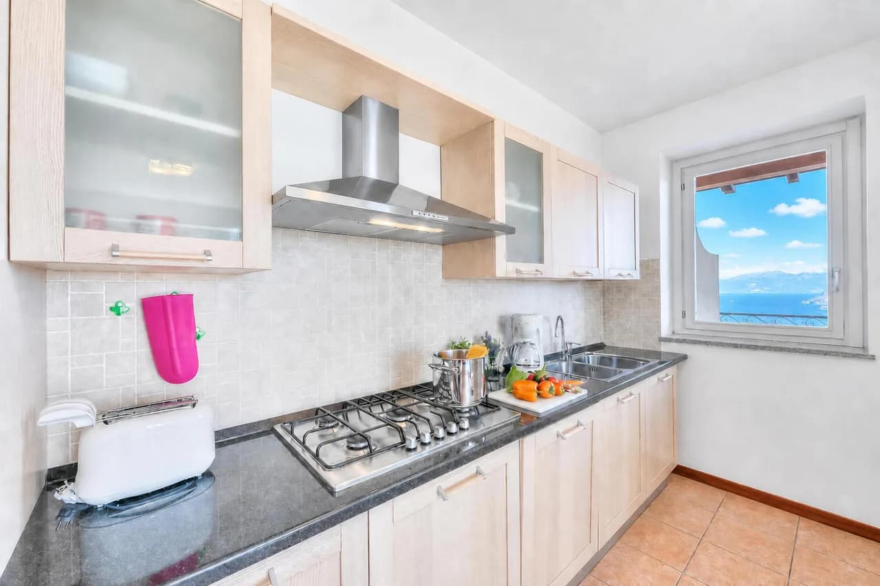 Panoramic Lake View Apartment in Stresa photo 5