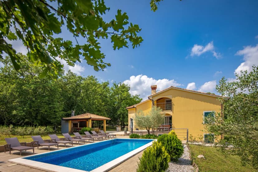 4 BDR Villa Filleona with Pool