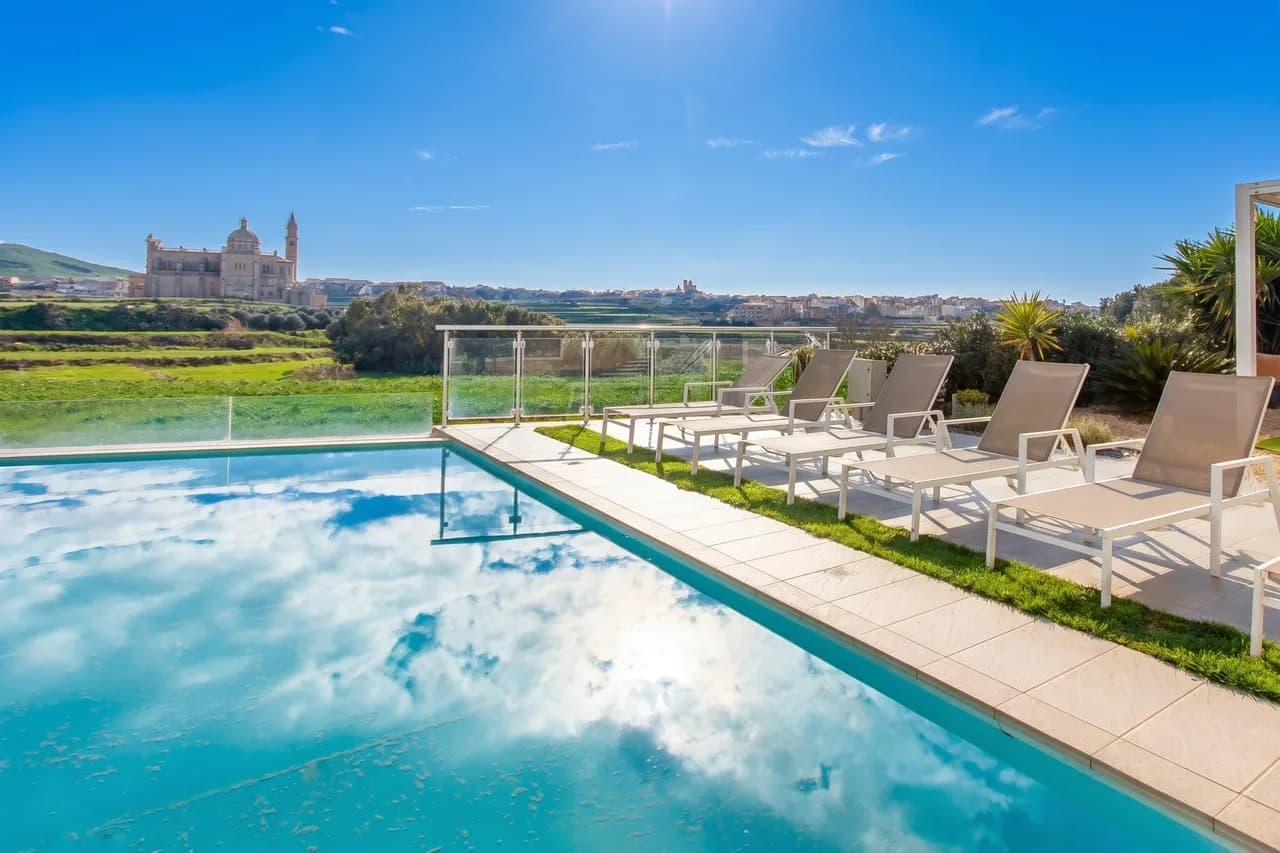 Charming Farmhouse With Pool in L-Għasri Gozo