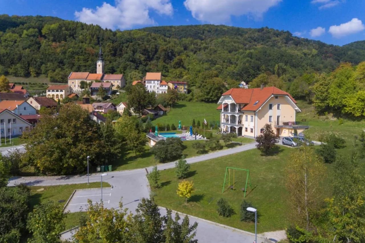 Scenic Pool Apartment in Pišece photo 2
