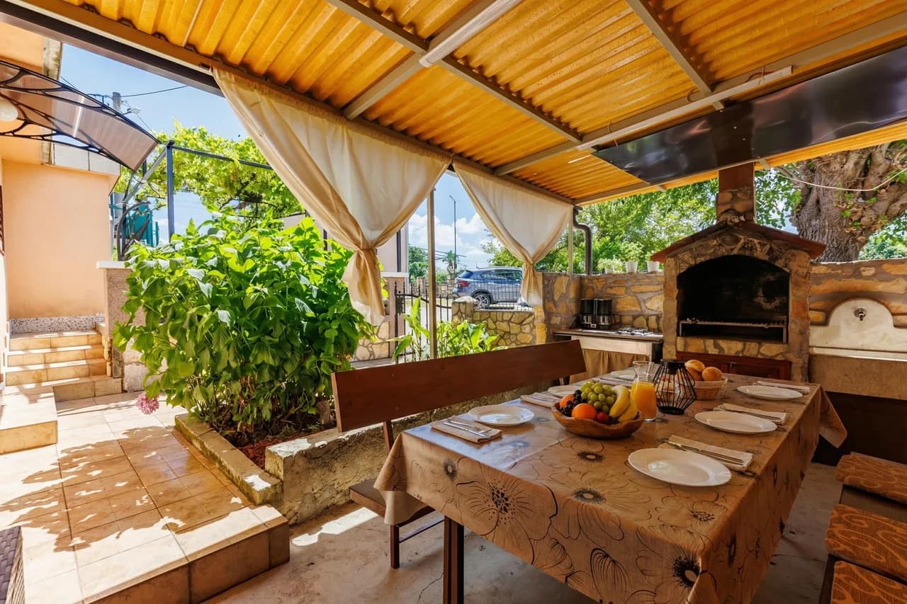 Private Pool Vacation Home in Labin photo 3