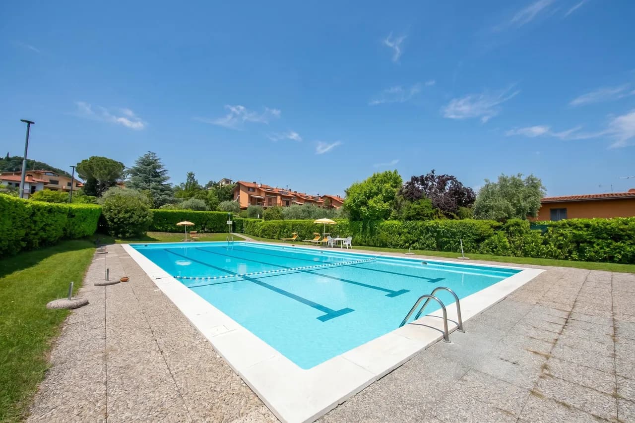 Charming Apartment With Shared Pool in Padenghe Sul Garda photo 2