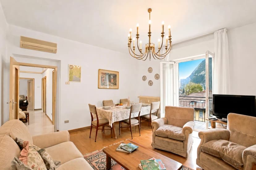 Riva del Garda Lake-View Balcony Apartment