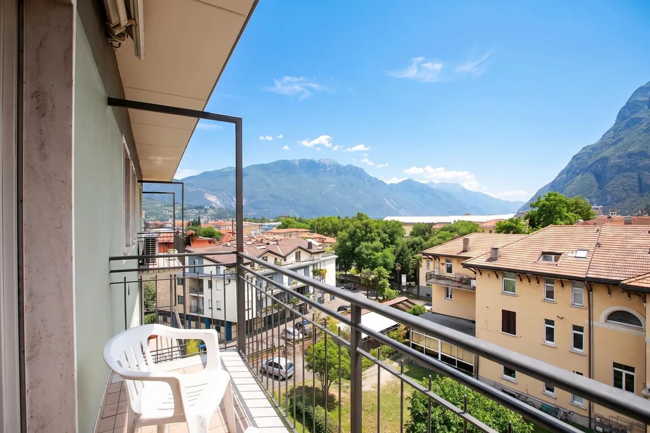 Scenic Lake-View Apartment in Riva del Garda photo 2
