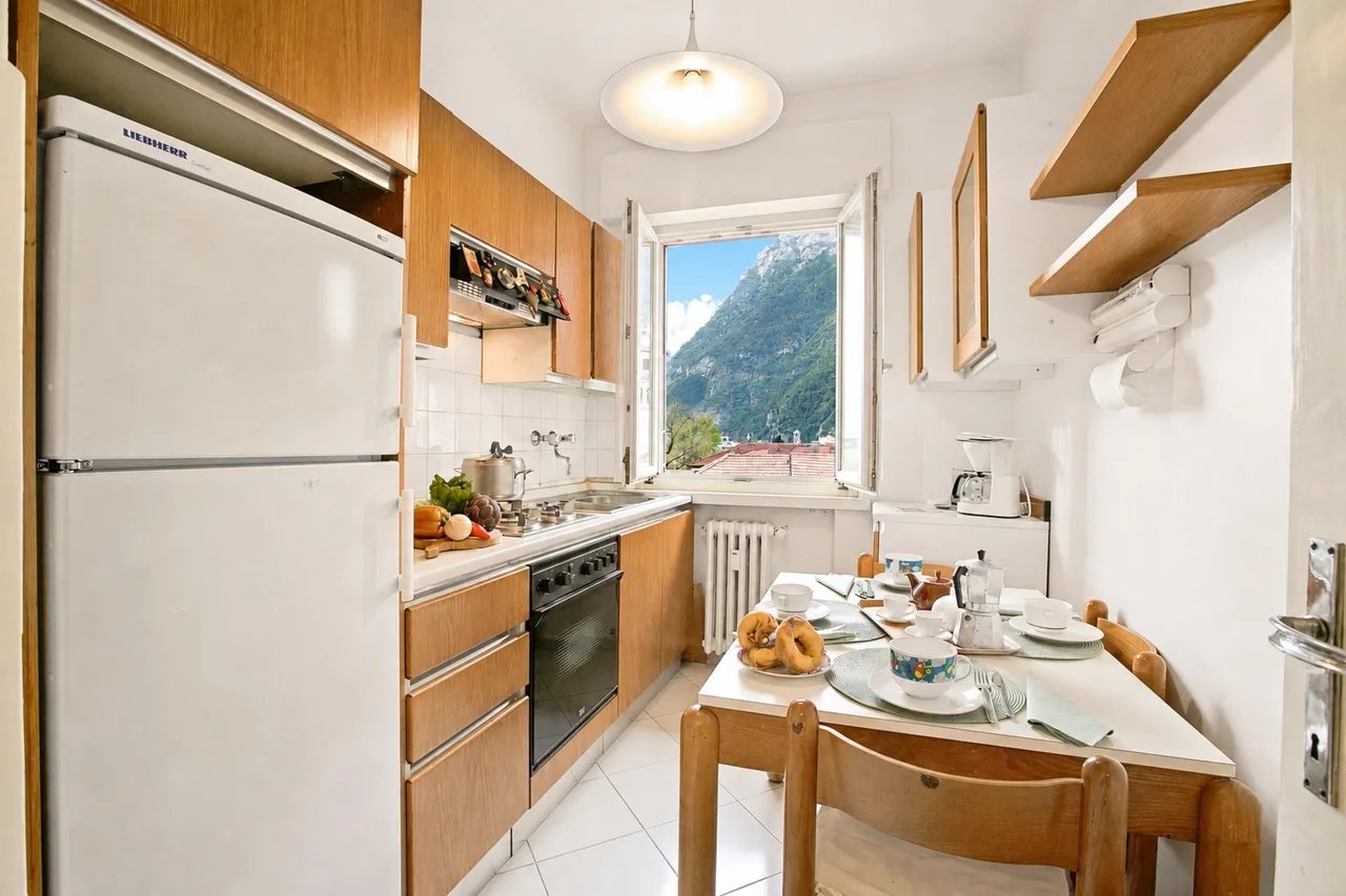 Scenic Lake-View Apartment in Riva del Garda photo 5