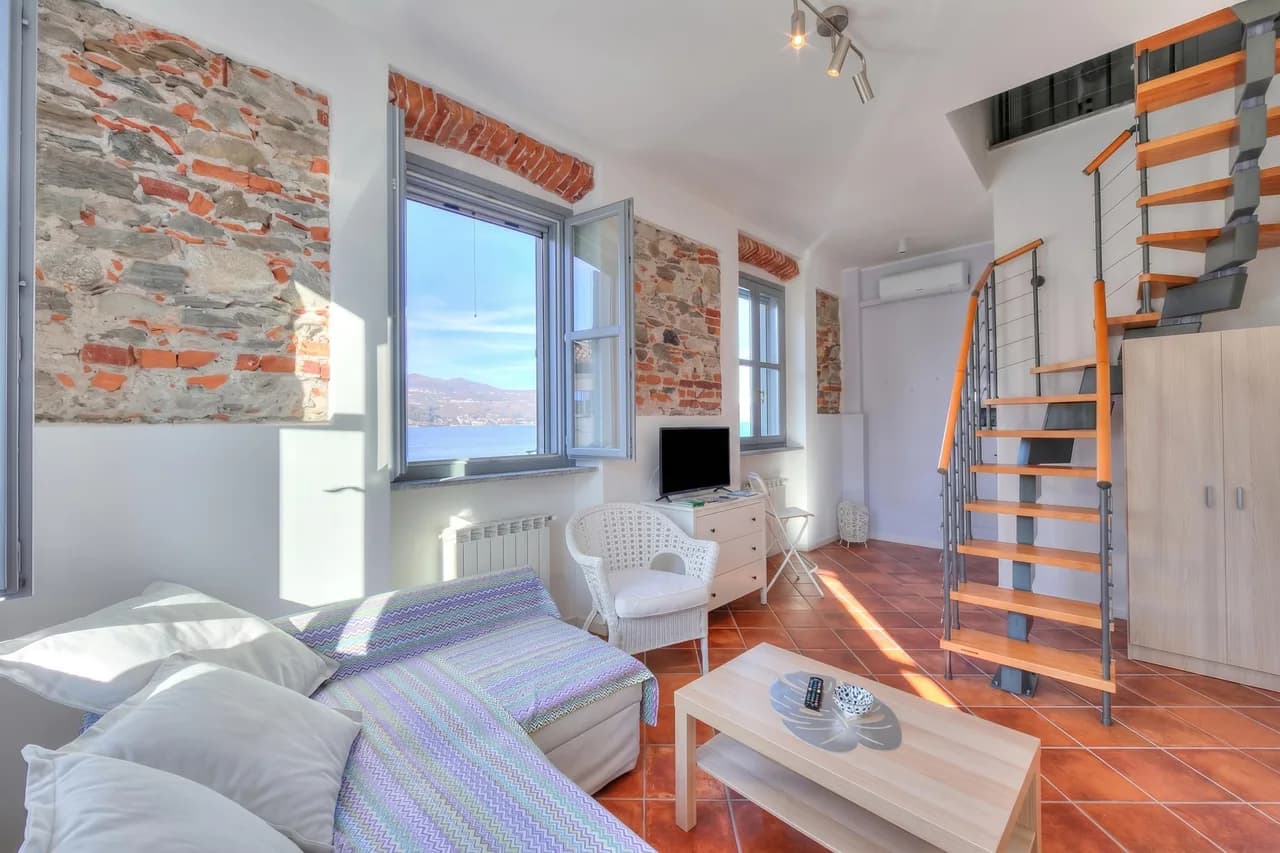 Historic Lakefront Apartment in Arona photo 3