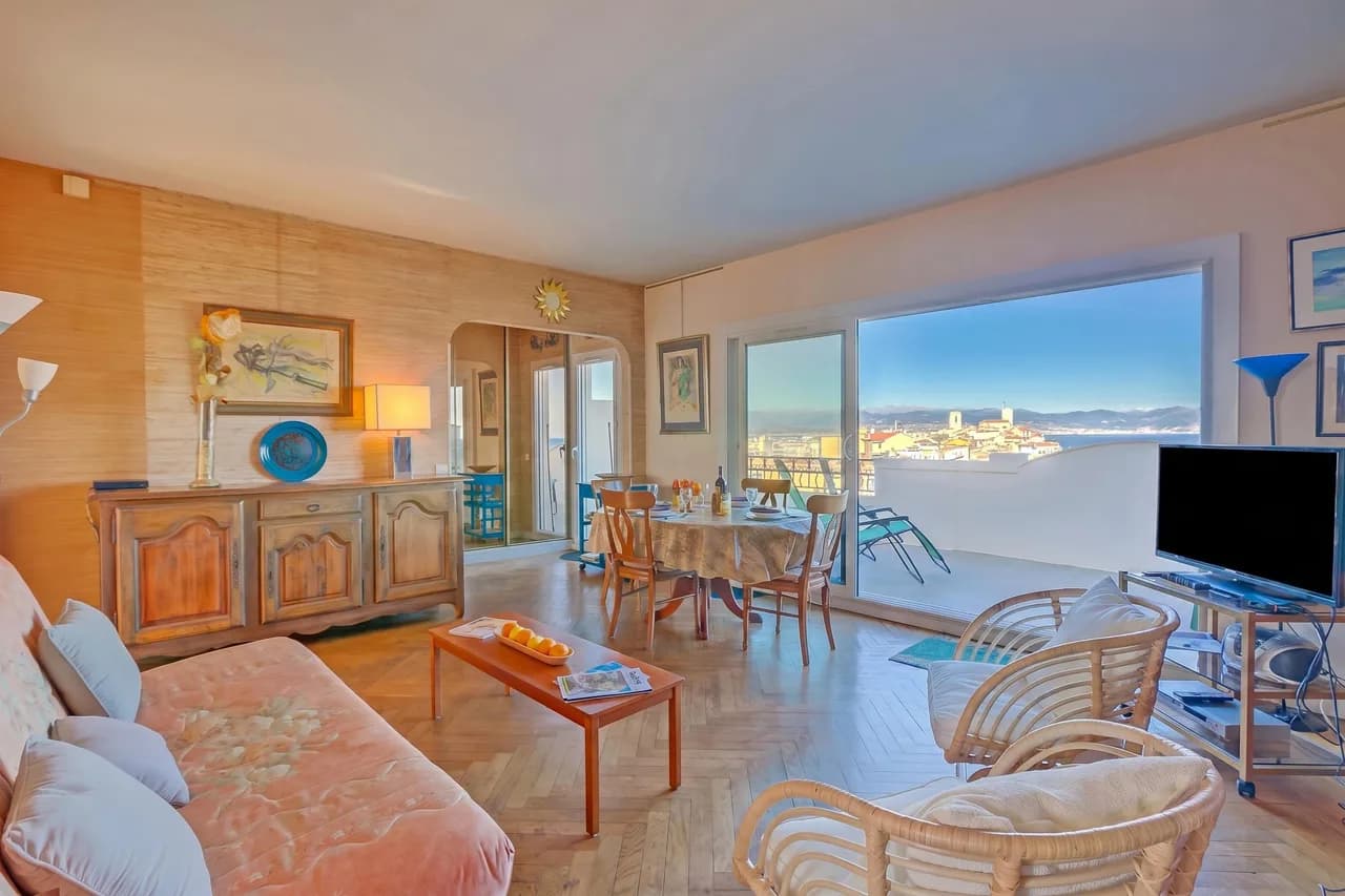 Sea And Mountain View Apartment in Antibes photo 2