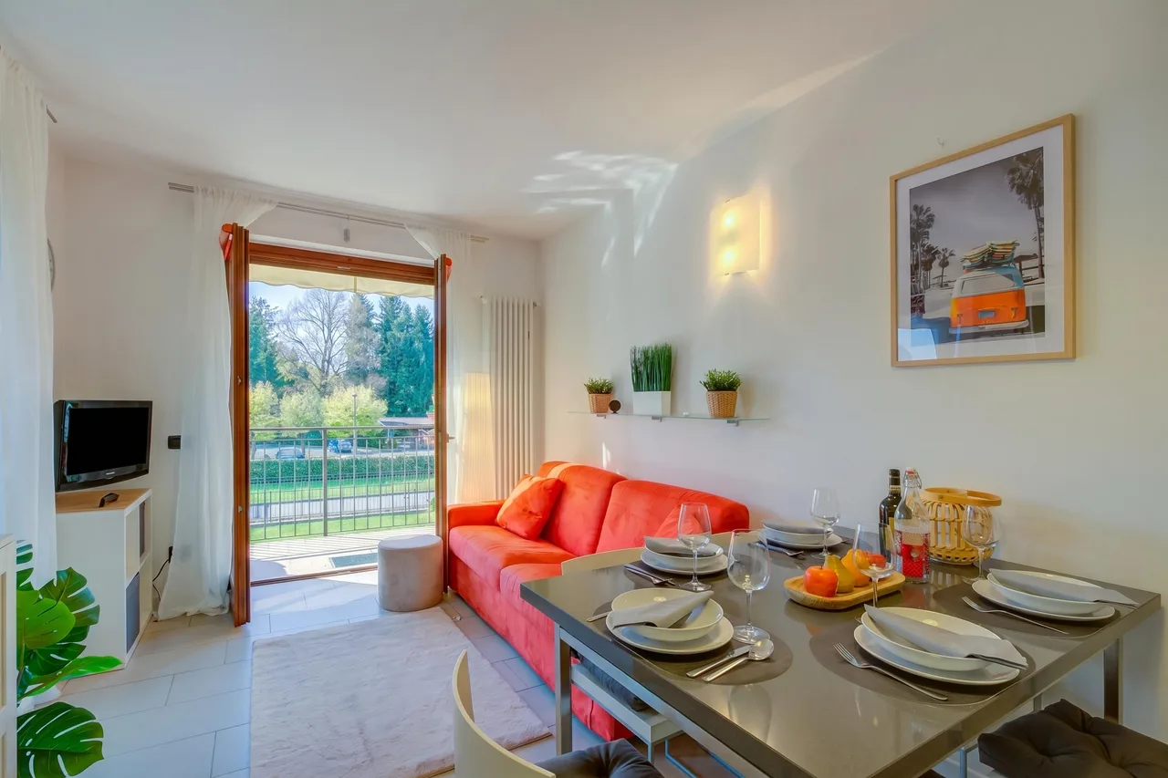 Lakeview Apartment with Swimming Pool in Leggiuno photo 2