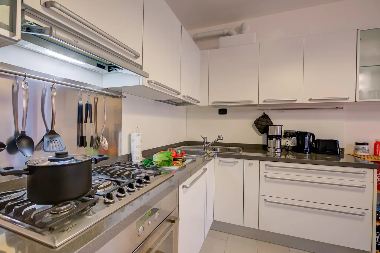Lakeview Apartment with Swimming Pool in Leggiuno photo 3