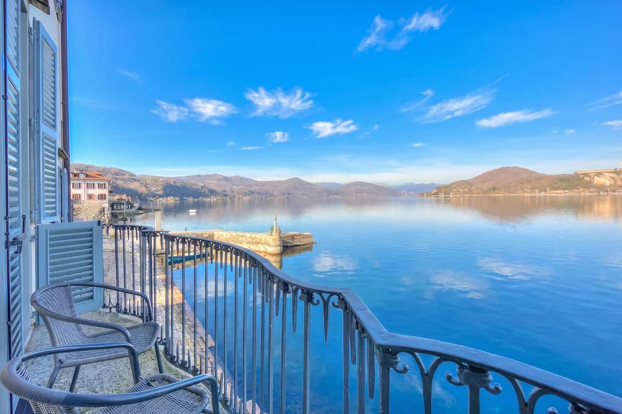 Lakeside Balcony Apartment in Italian Lakes