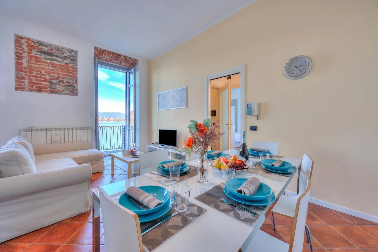 Lakeside Balcony Apartment in Italian Lakes photo 3