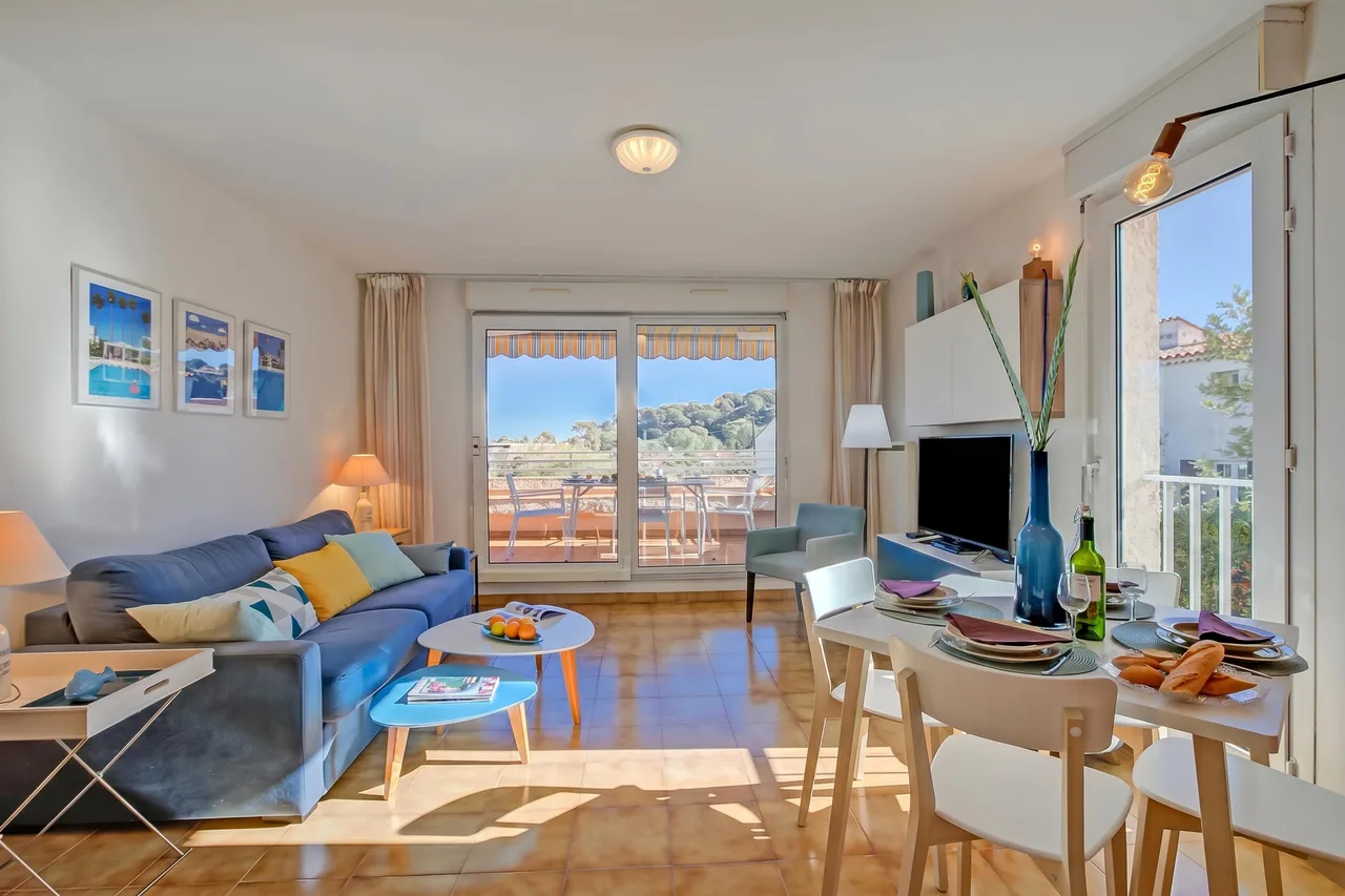 Charming Coastal Apartment in Provence Alpes Cote Dazur photo 3