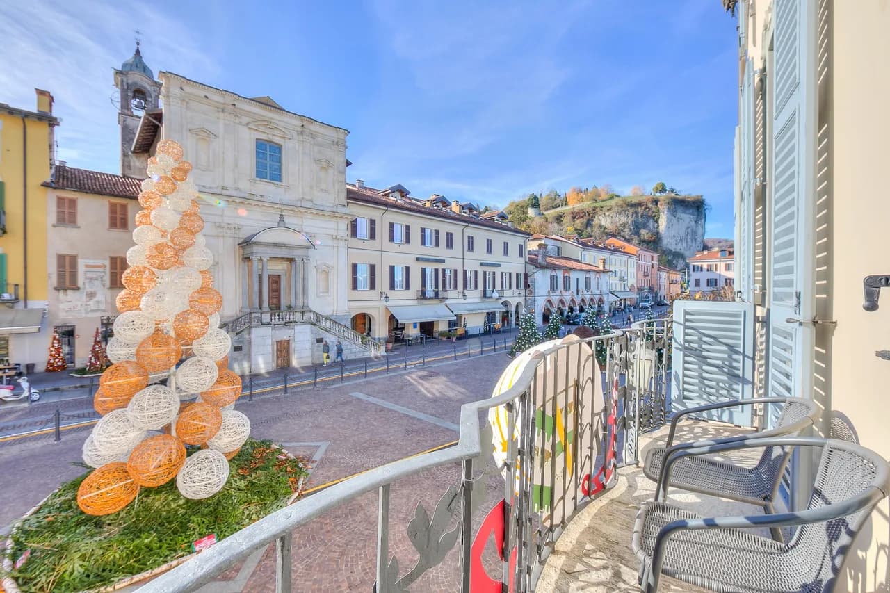 Waterfront Apartment in Arona, Italian Lakes photo 3