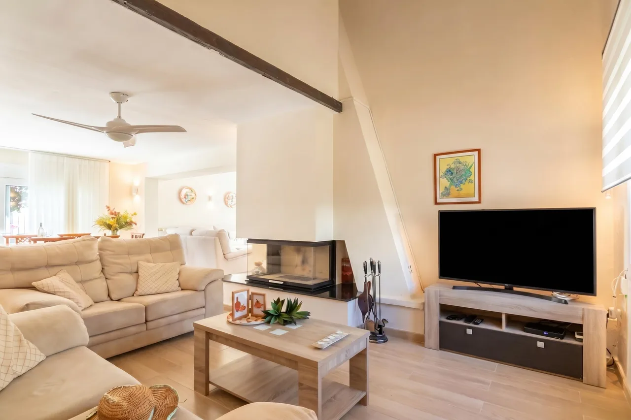 Coastal Retreat Townhome in Estepona photo 4