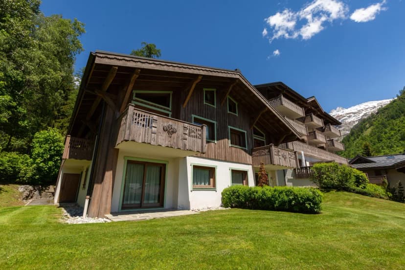 Appt Bec A2 Alpine retreat & ski at Mont Blanc Valley