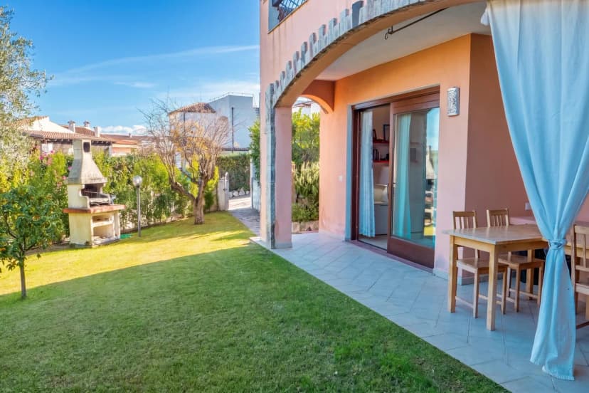 Villa Victoria 1.5 Km From The Beach