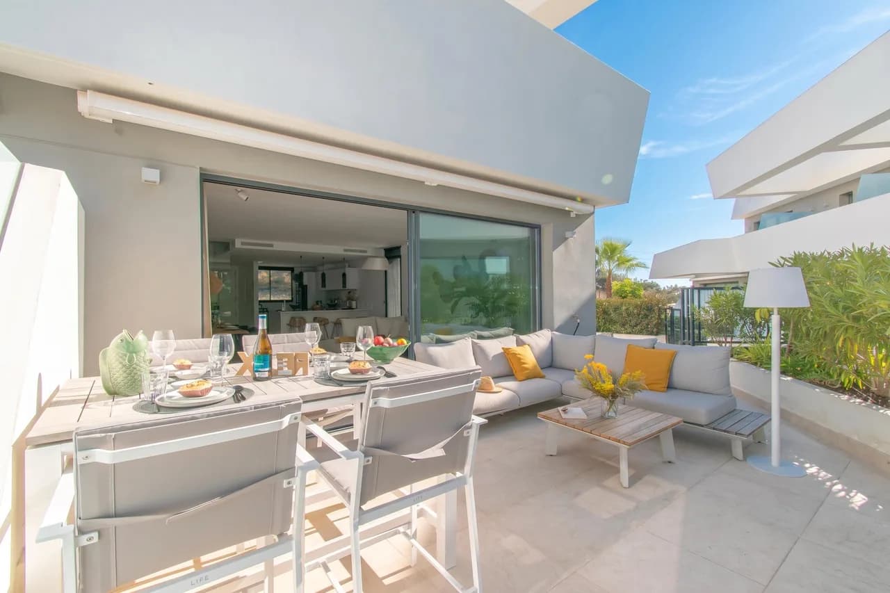 Beachfront Vacation Home in Mijas Costa photo 3