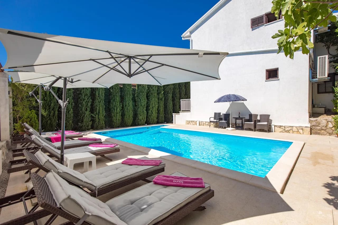 House Rose With Private Pool And Garden photo 2