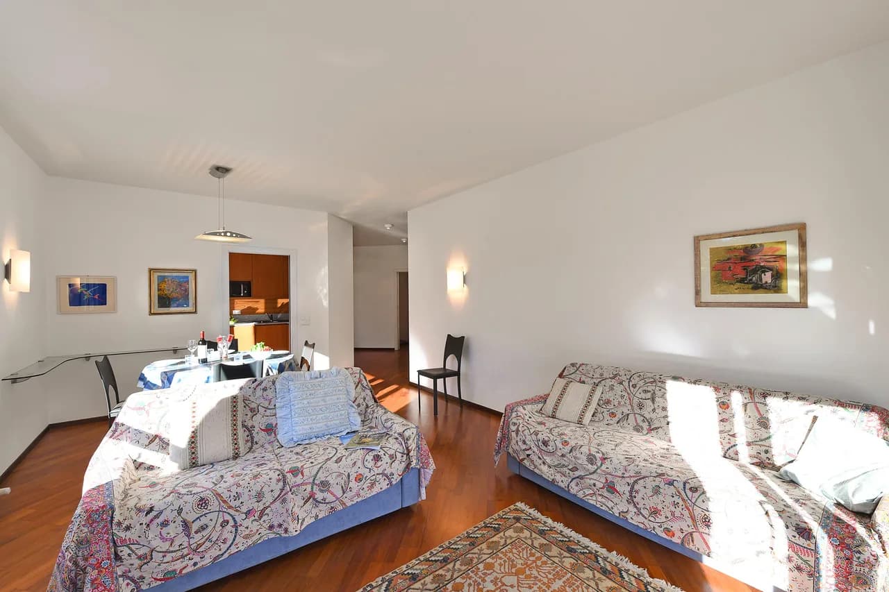 Scenic Lake View Apartment in Lugano, Ticino photo 2