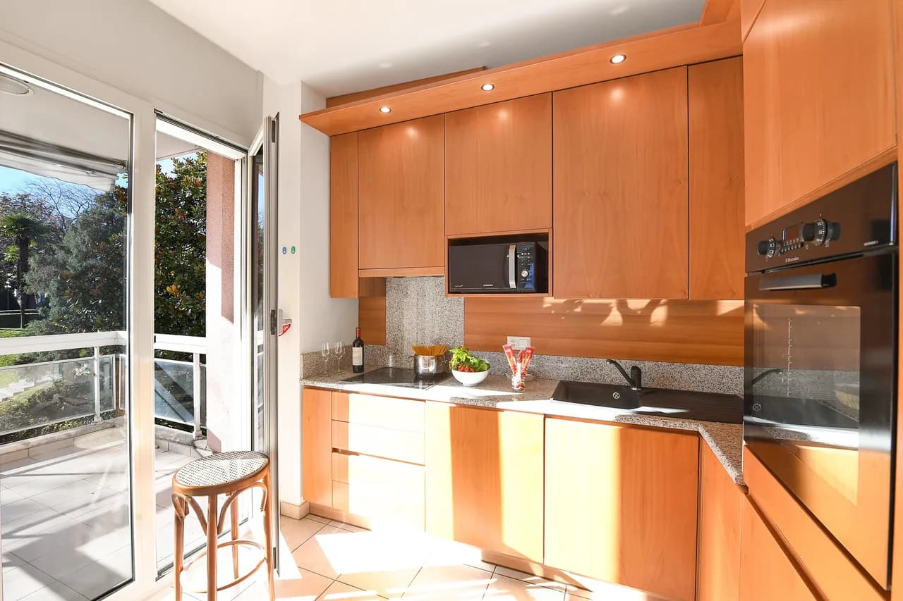 Scenic Lake View Apartment in Lugano, Ticino photo 4