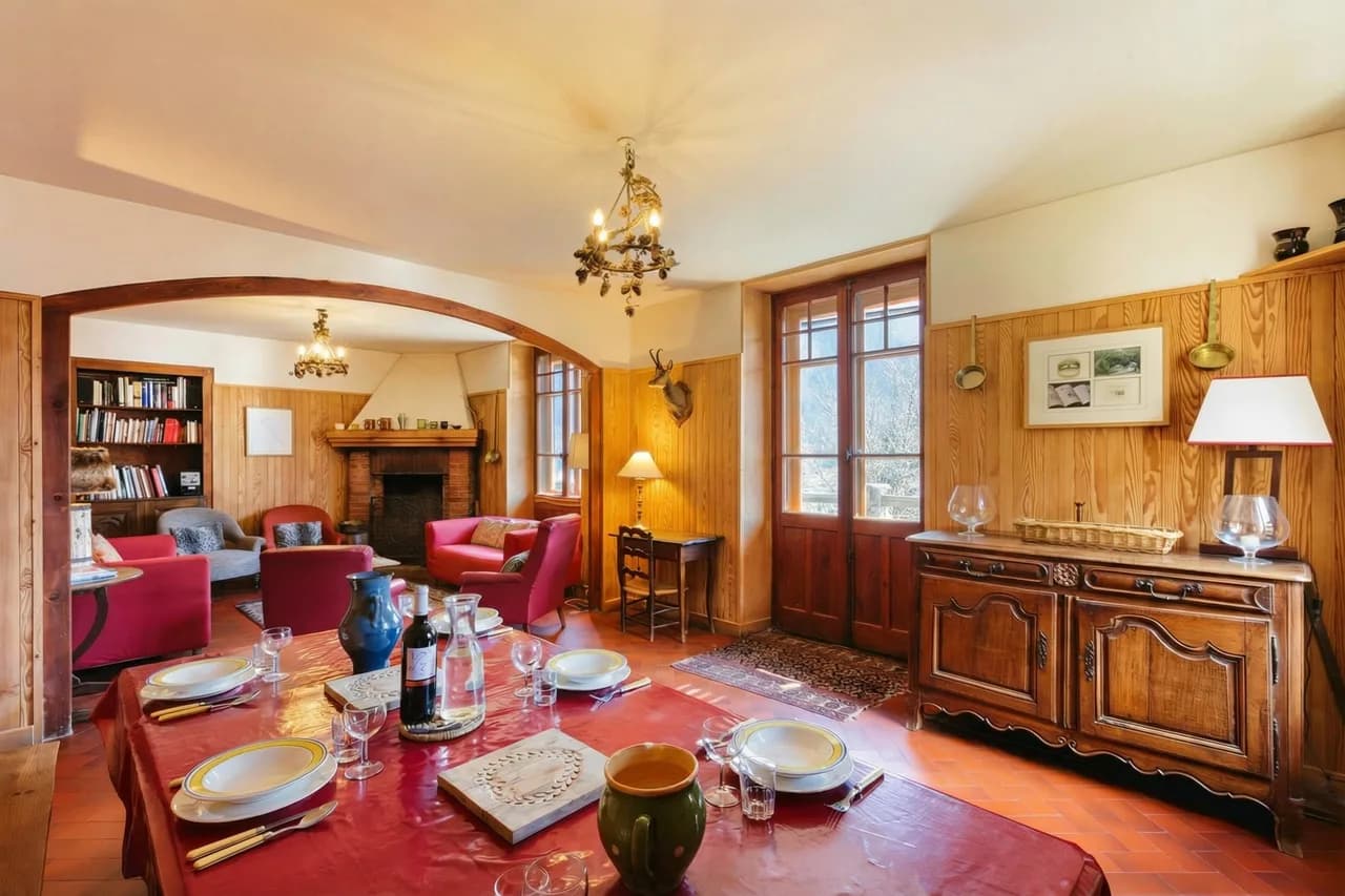 Grand Chalet des Moussoux 6BR: Terrace, Garden, Views, Sleeps 10 photo 4