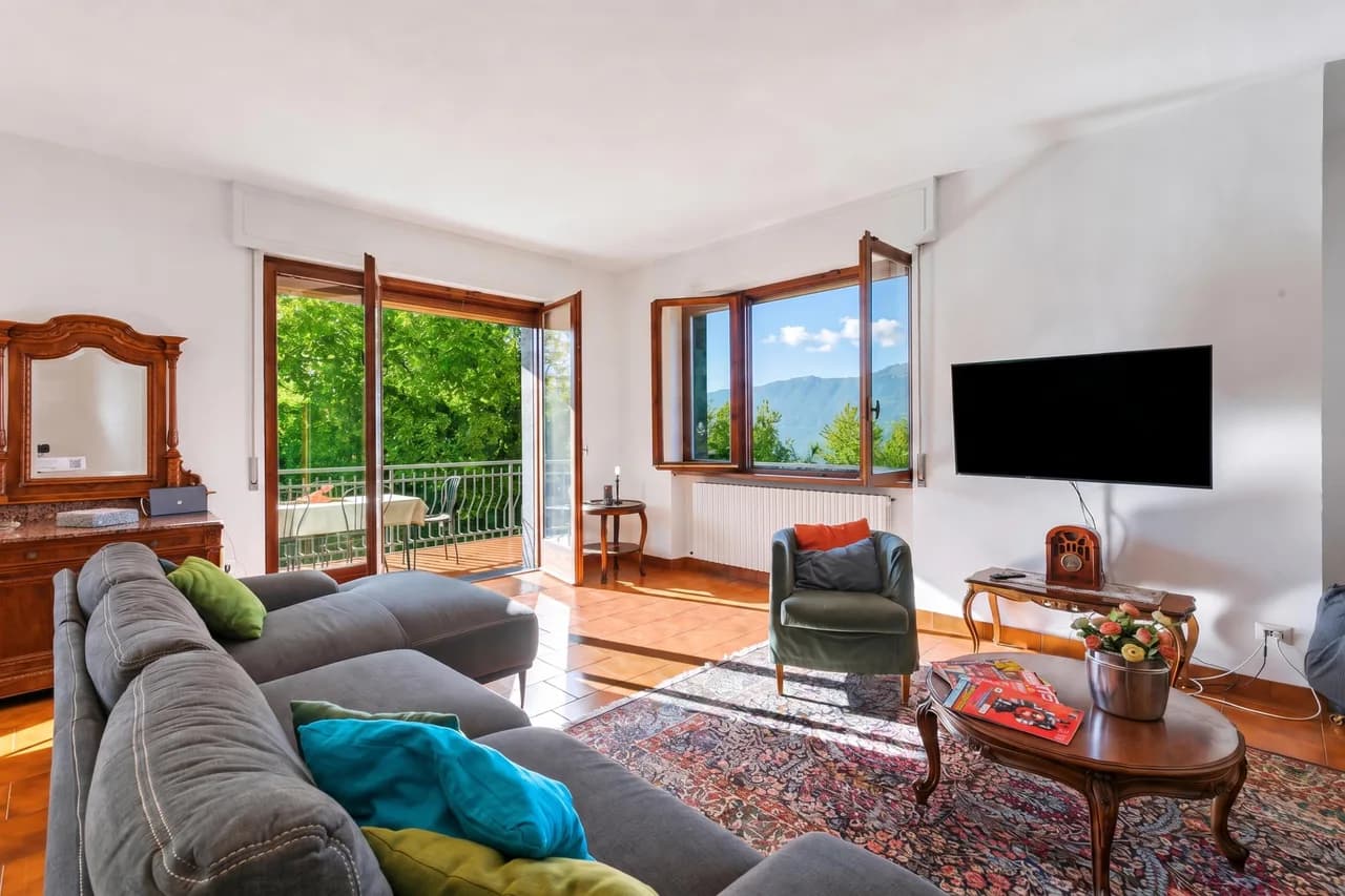 Lakeside Villa with Private Pool in Porto Valtravaglia photo 4