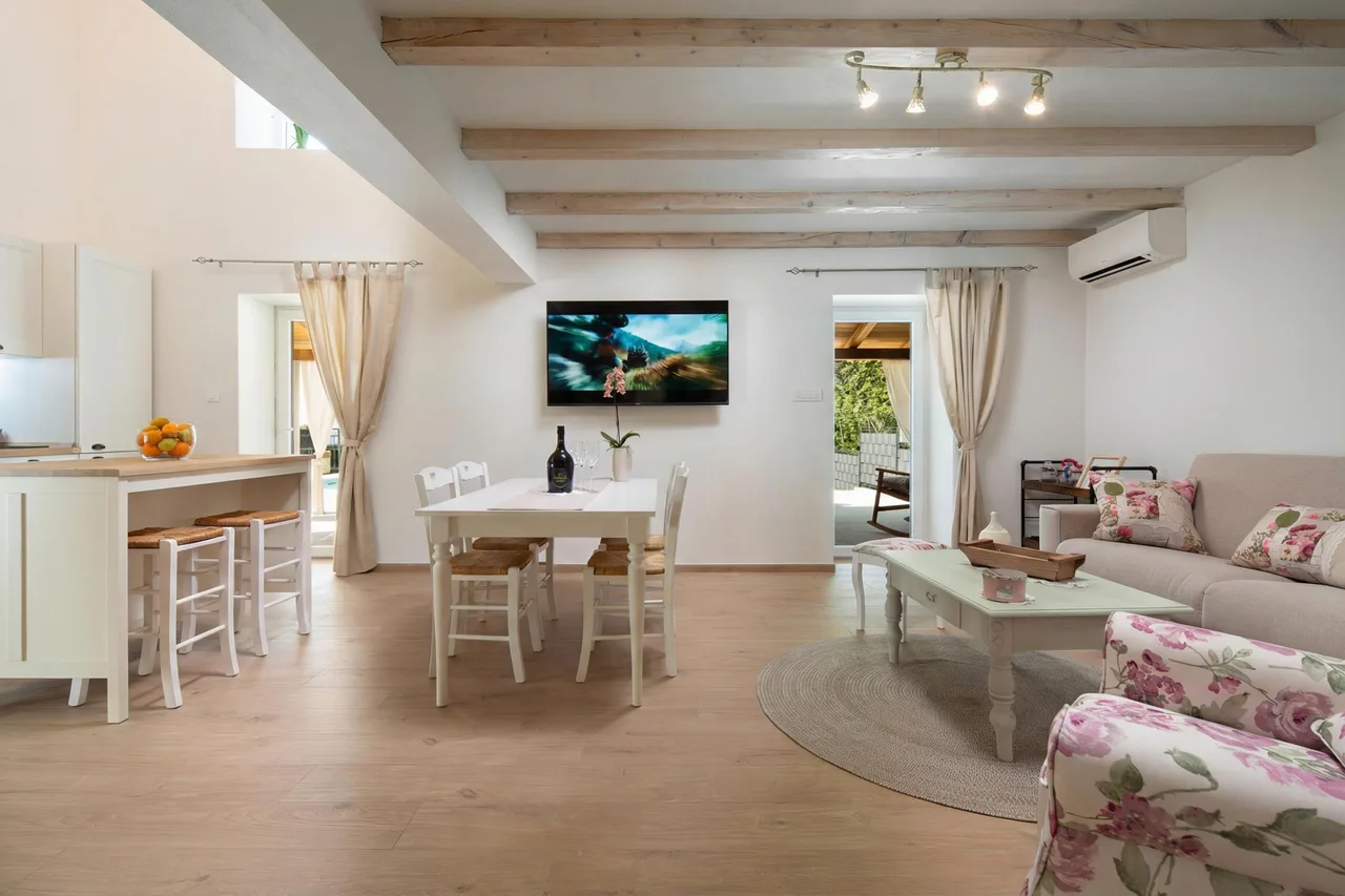 Casa di Nika Stone Villa with Pool & Jacuzzi photo 3