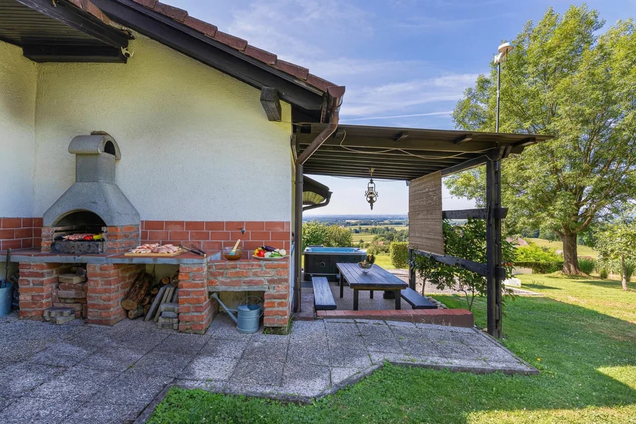 House VilAna: Jacuzzi, Garden & BBQ photo 3