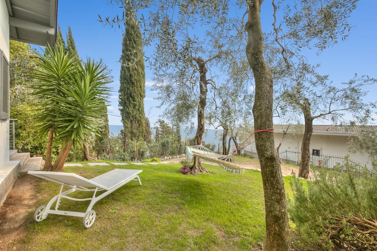 Private Garden Vacation Home in Limone Sul Garda photo 3