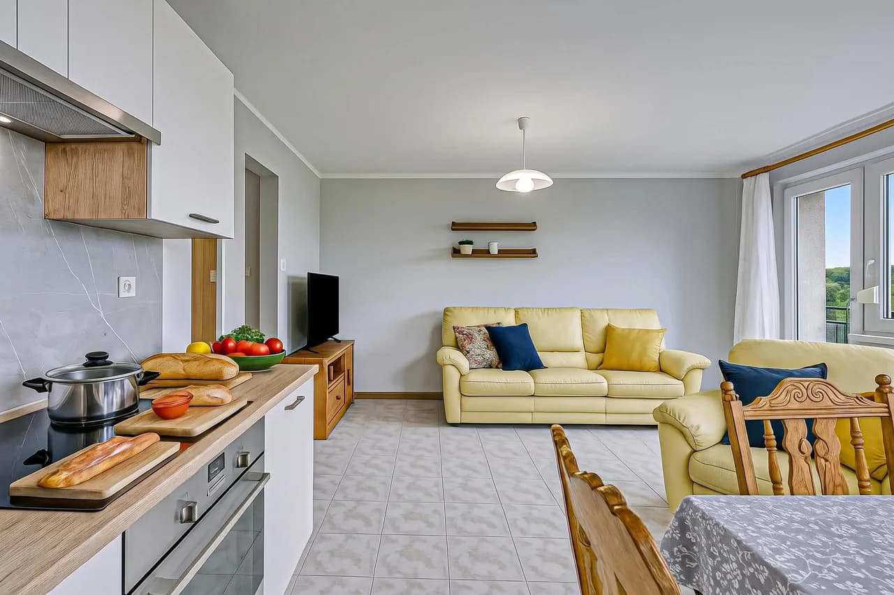Brin Karst Family Apartment with Balcony photo 3