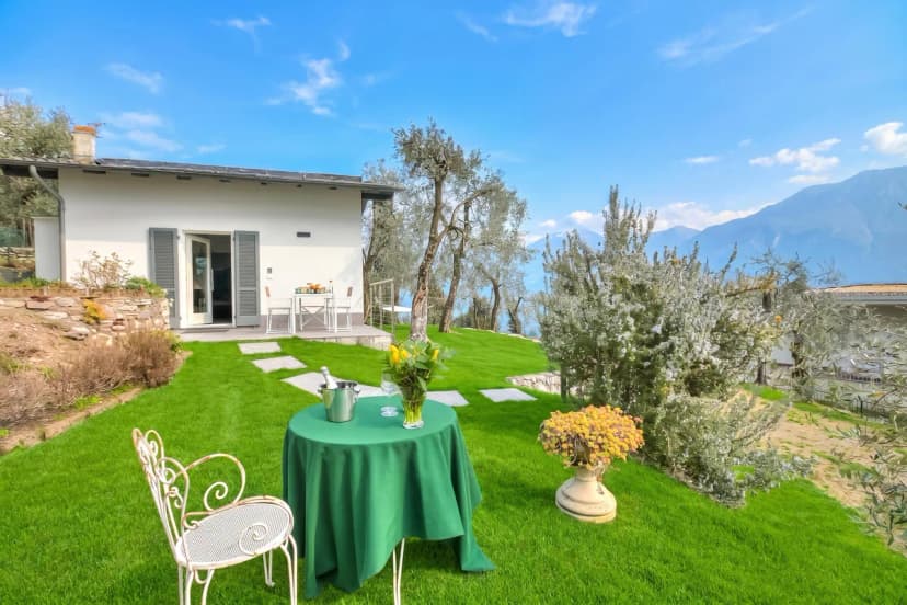Relais Nanzello Garda Living 2 with Private Garden